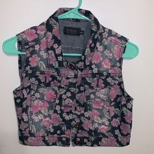 No Sleeve Cropped Floral Denim Vest